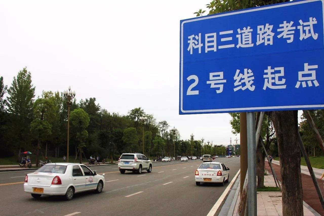 学车总练不好的学员们,按这四个方法试试看。