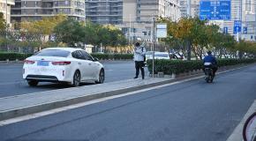 踩稳离合找准点,坡道停车起步不用愁,看完永不熄火>>>